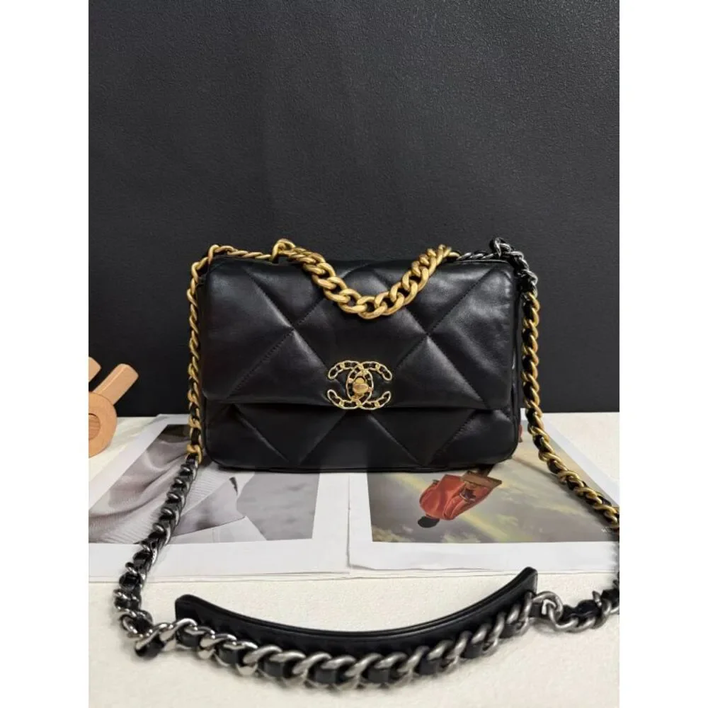 CHANEL brand color